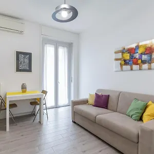 Piazza De Angeli M1 Comfortable Flat With Balcony Appartamento Milano
